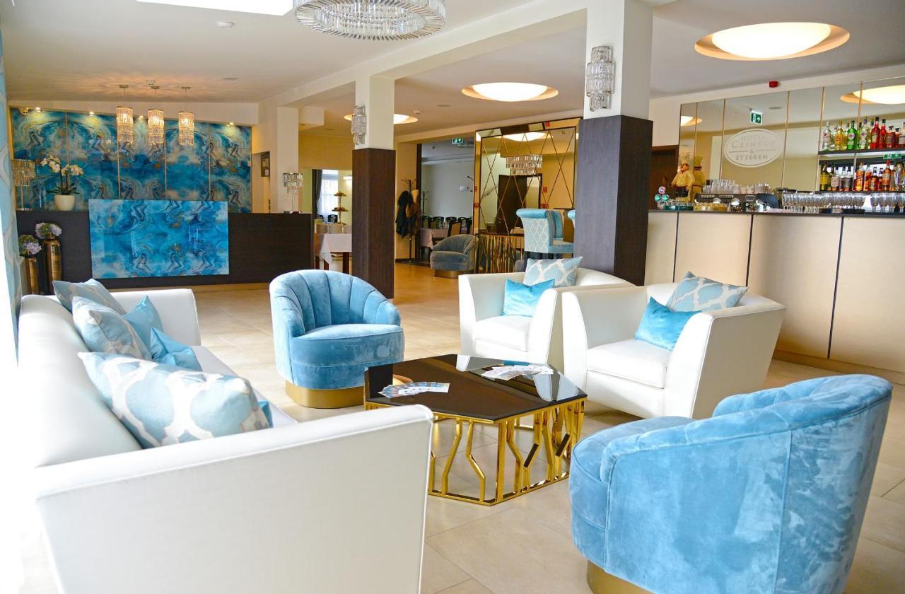 Hotel Czinege & Etterem Koka Екстериор снимка