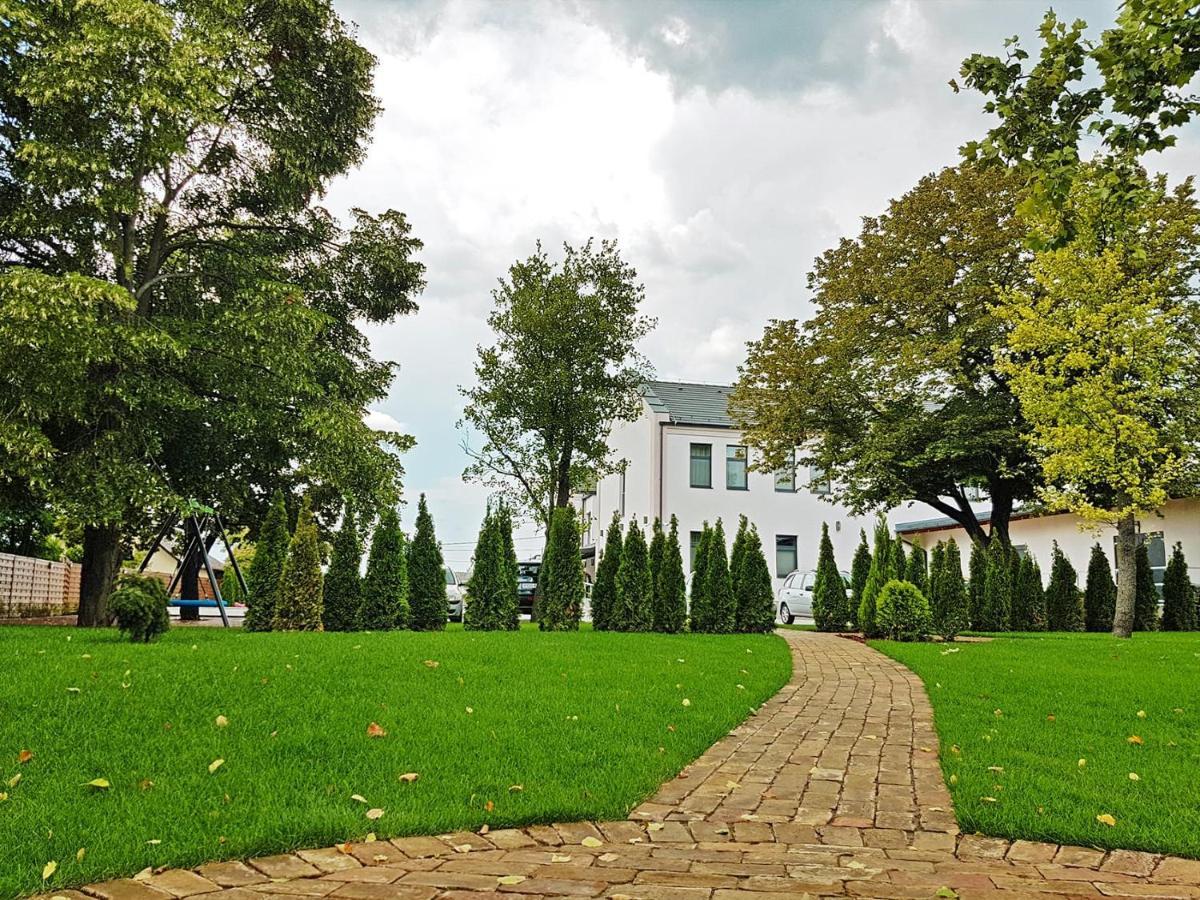 Hotel Czinege & Etterem Koka Екстериор снимка