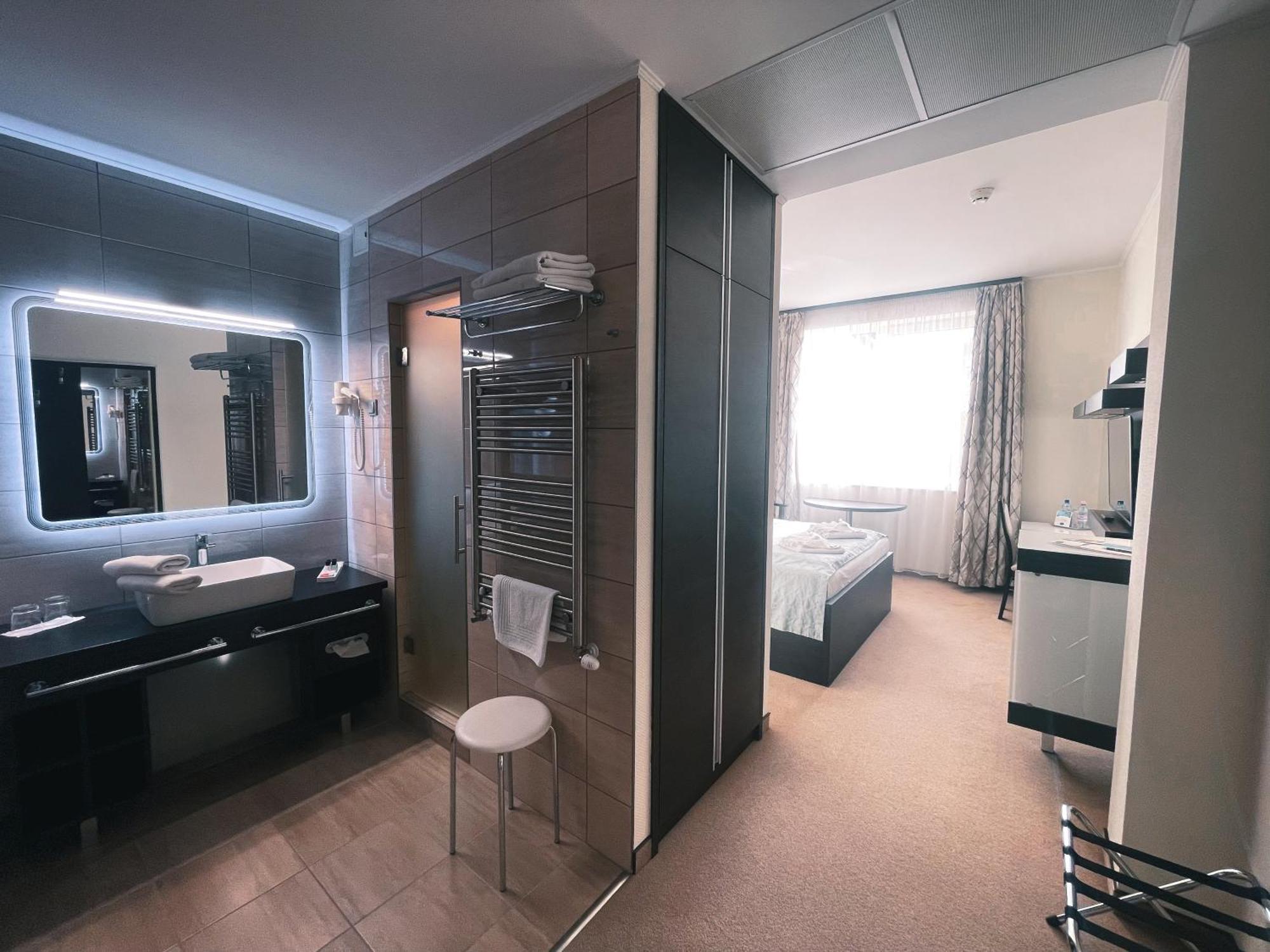 Hotel Czinege & Etterem Koka Екстериор снимка